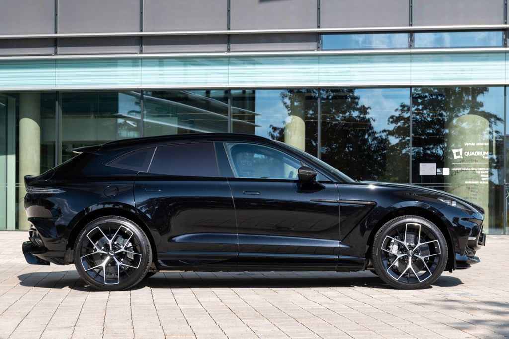 Aston Martin DBX 2024