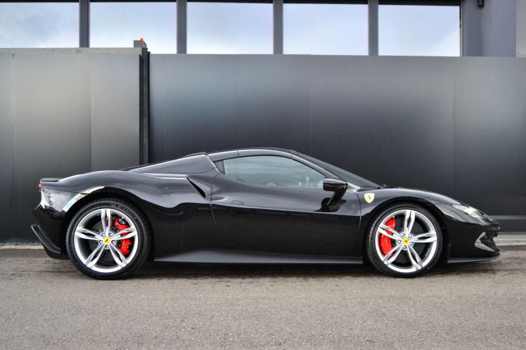 Ferrari 296 GTS 2024