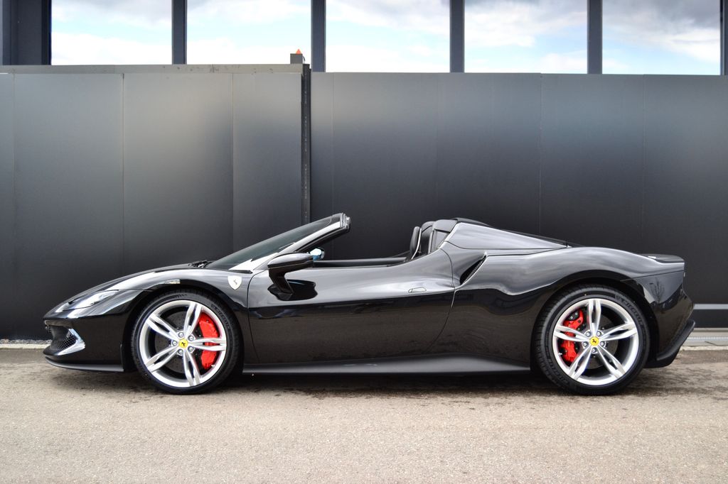 Ferrari 296 GTS 2024