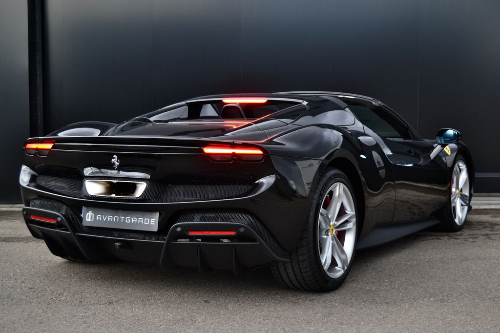 Ferrari 296 GTS 2024