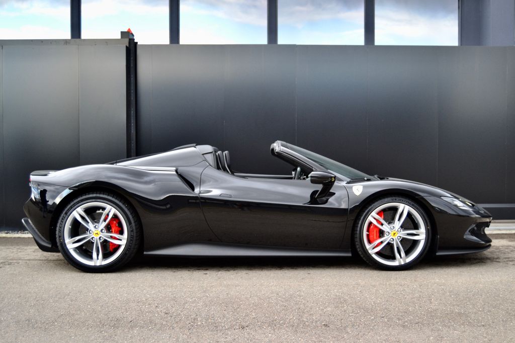 Ferrari 296 GTS 2024