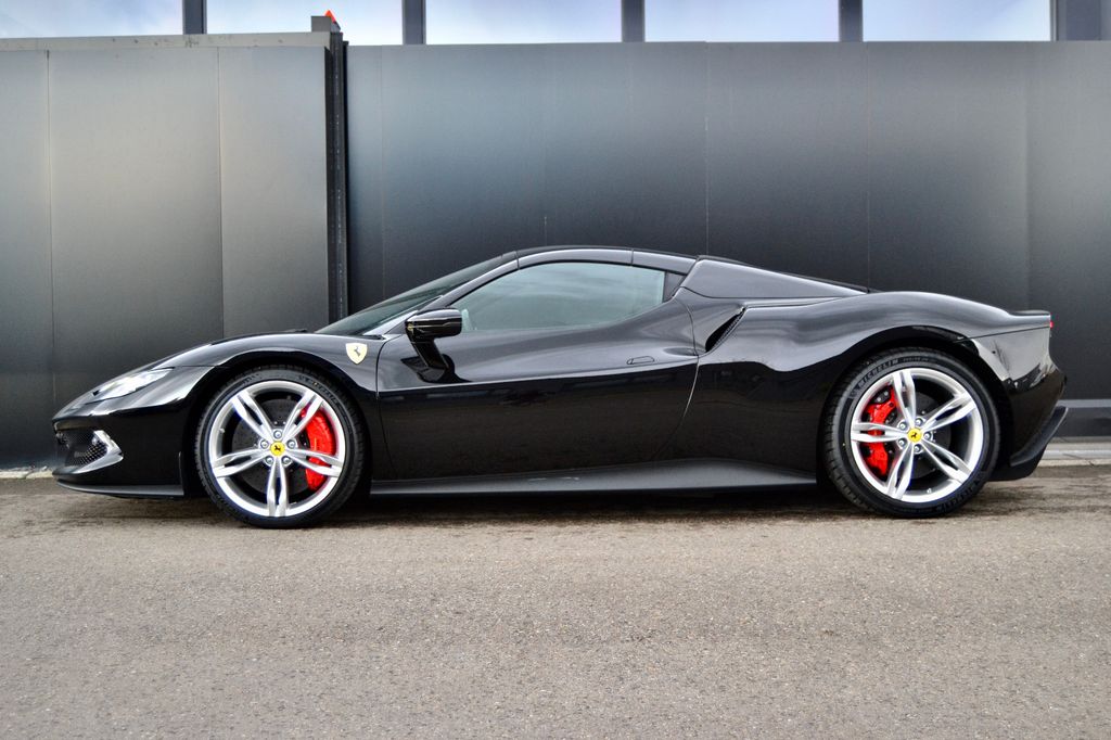 Ferrari 296 GTS 2024