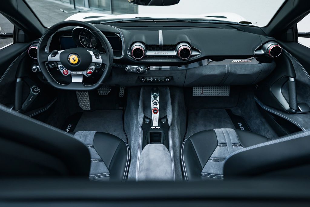 Ferrari 812 2022