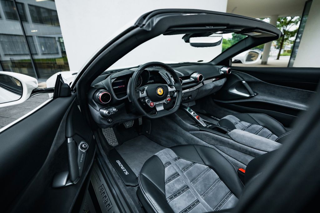 Ferrari 812 2022