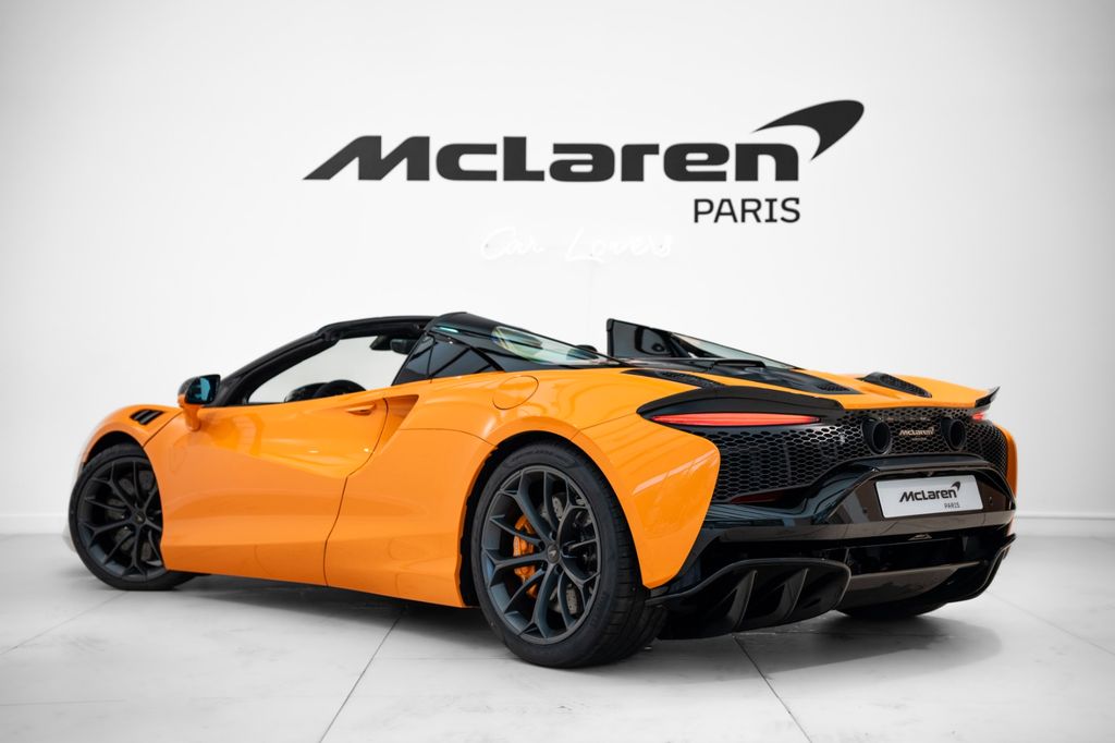 McLaren Artura 2024
