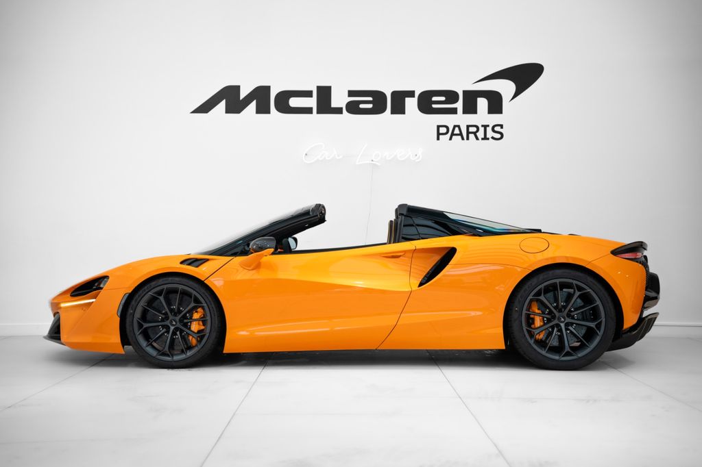 McLaren Artura 2024