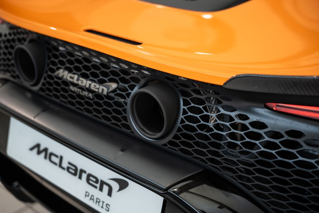 McLaren Artura 2024