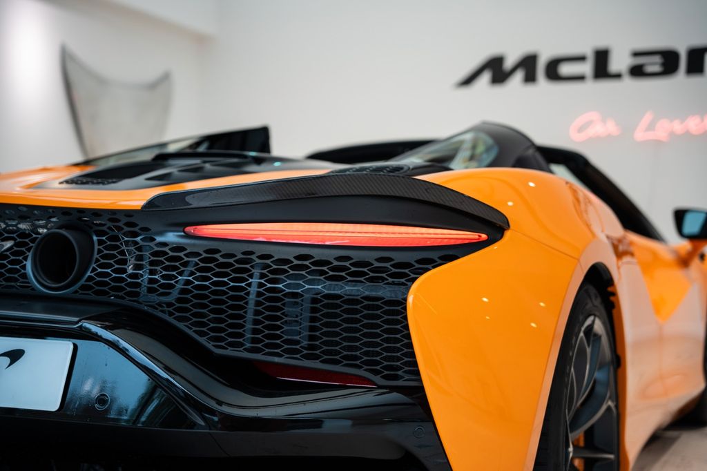 McLaren Artura 2024