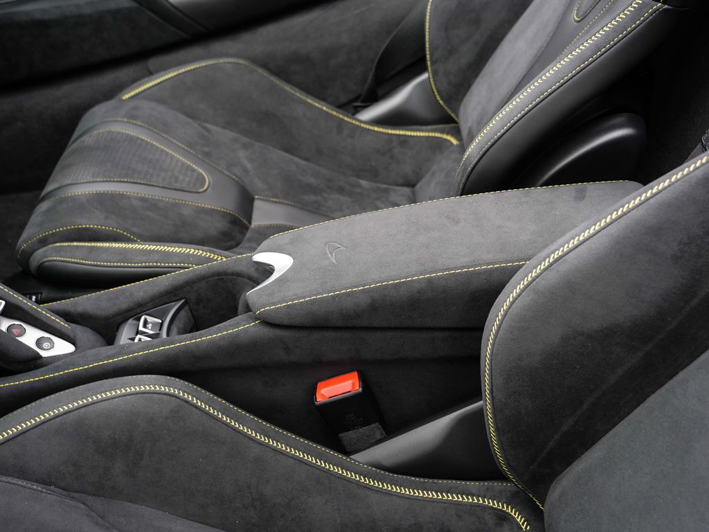 McLaren 750S 2025