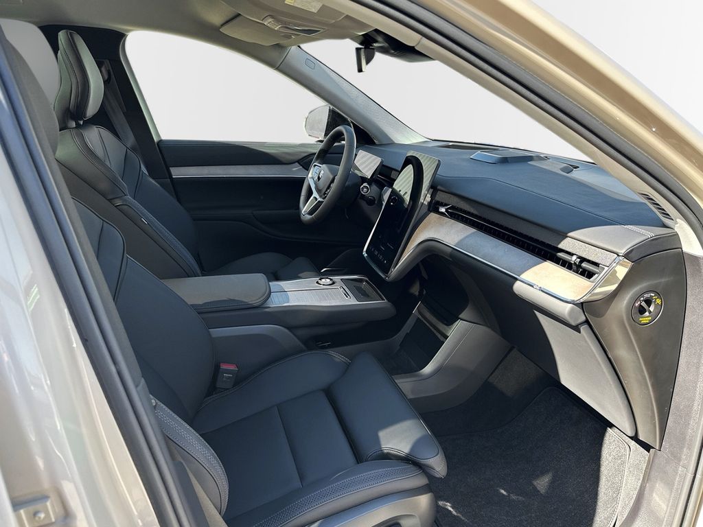 Volvo EX90 2025