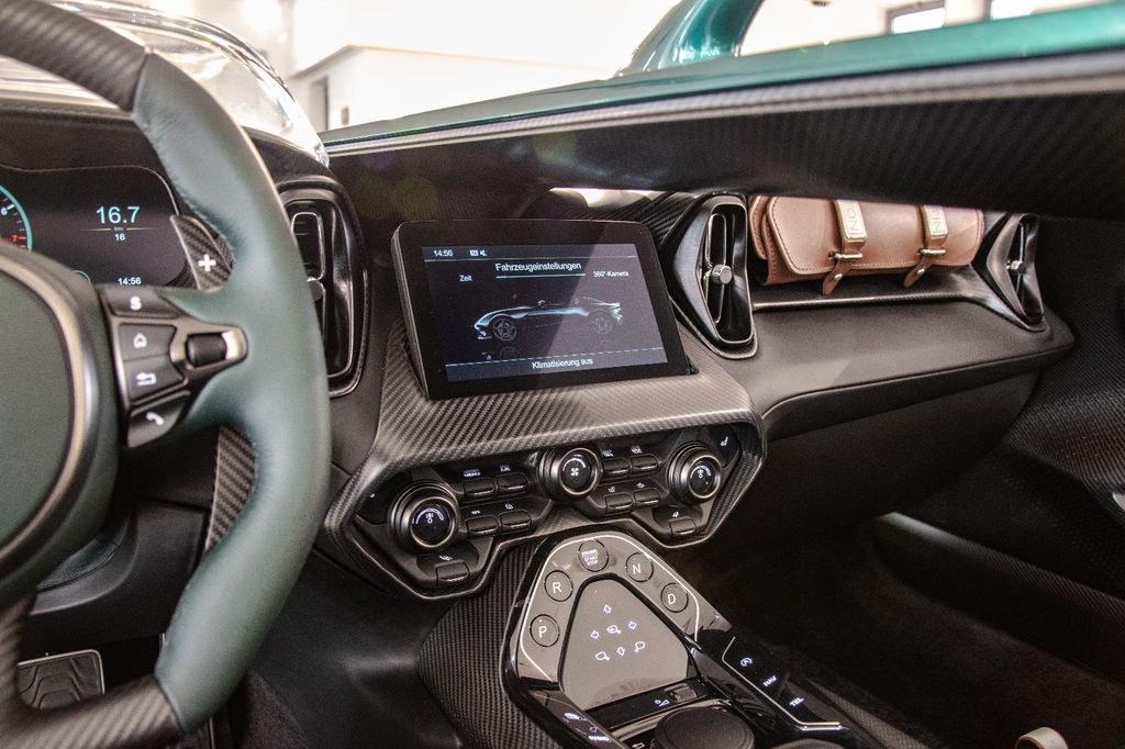 Aston Martin V12 Vantage