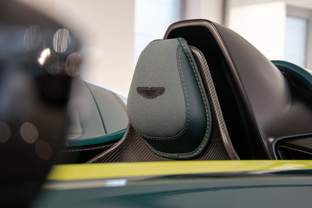 Aston Martin V12 Vantage