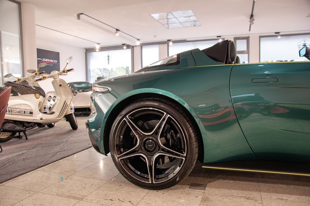 Aston Martin V12 Vantage