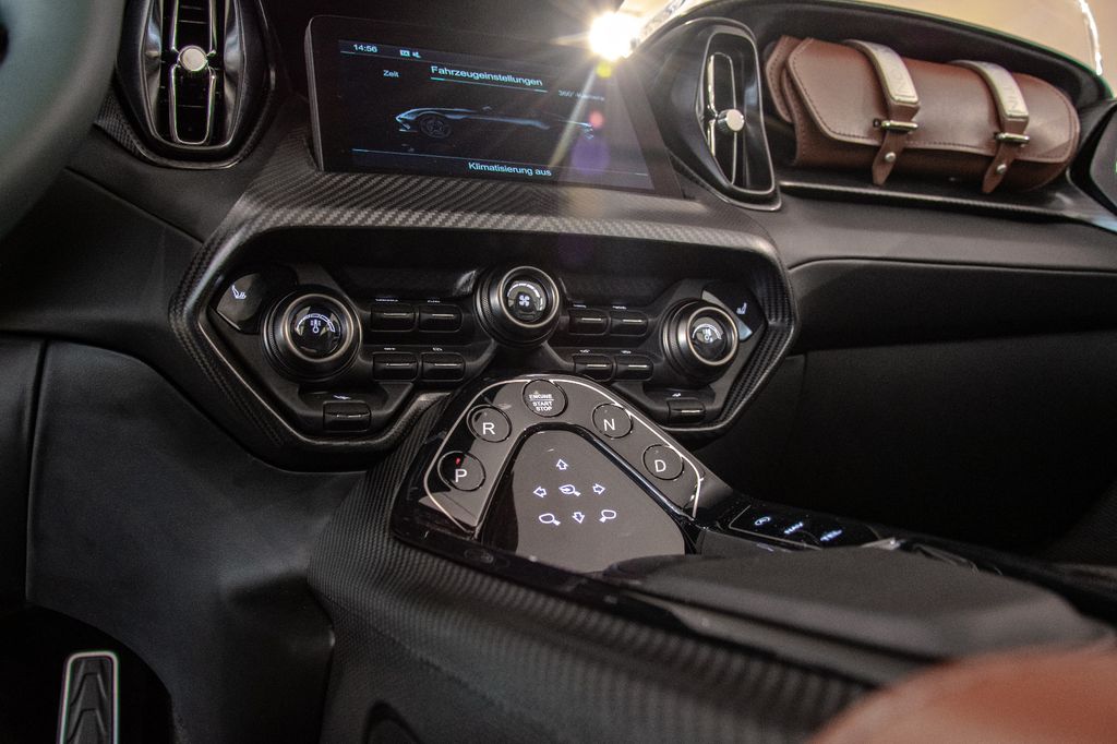 Aston Martin V12 Vantage