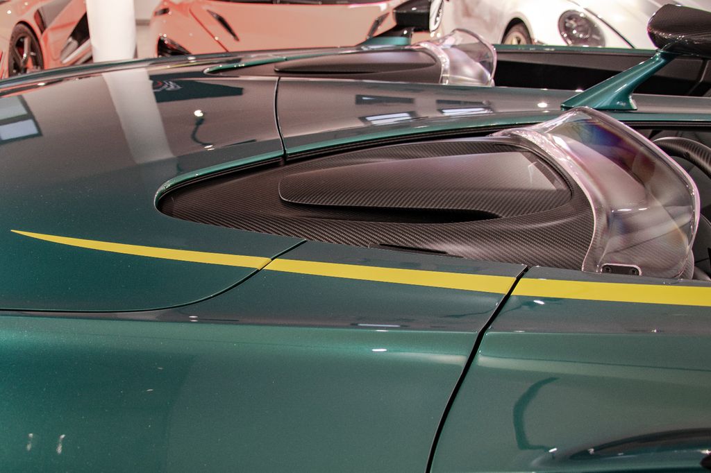 Aston Martin V12 Vantage