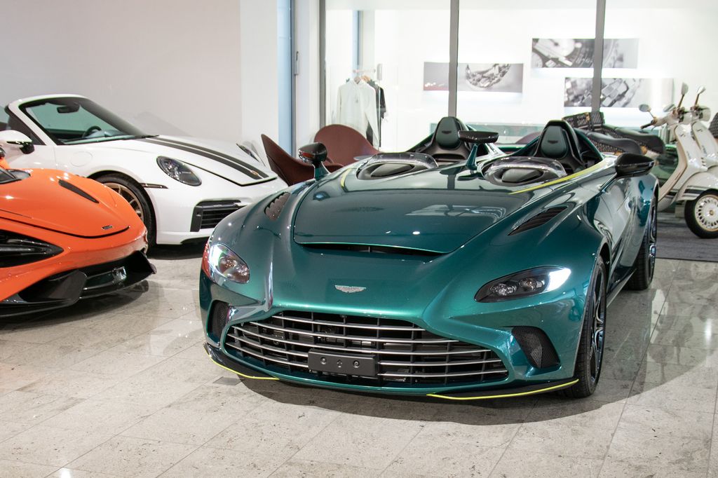 Aston Martin V12 Vantage