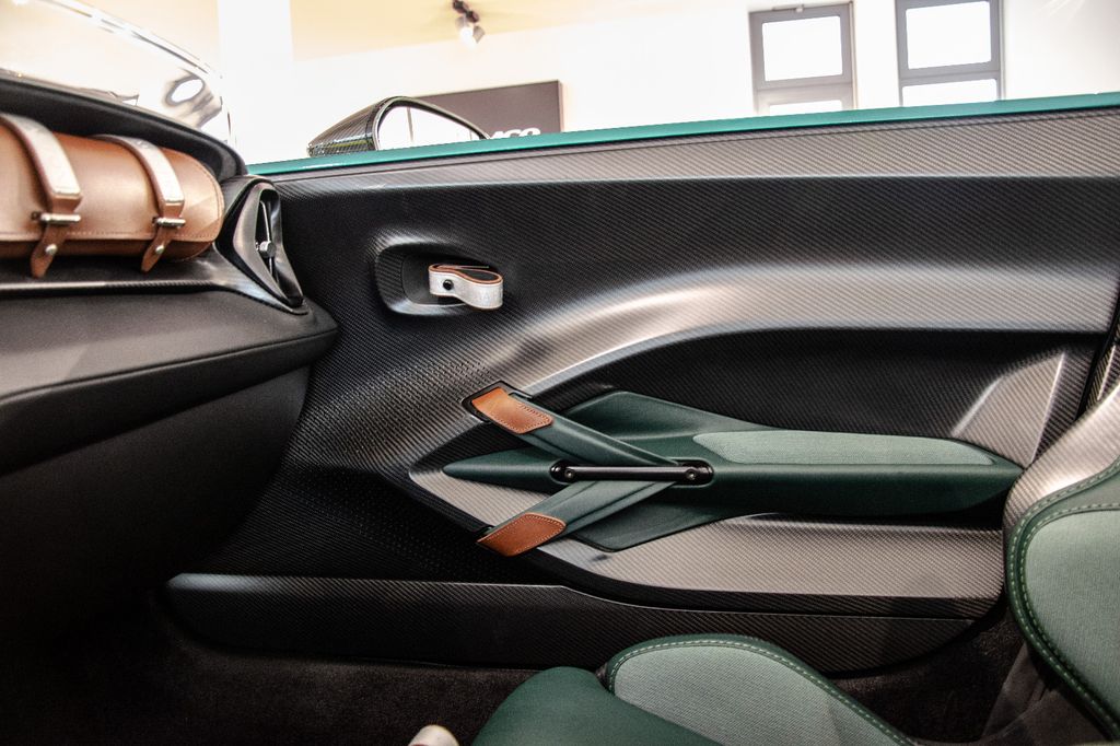 Aston Martin V12 Vantage