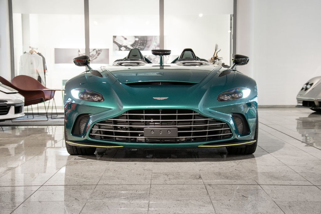 Aston Martin V12 Vantage