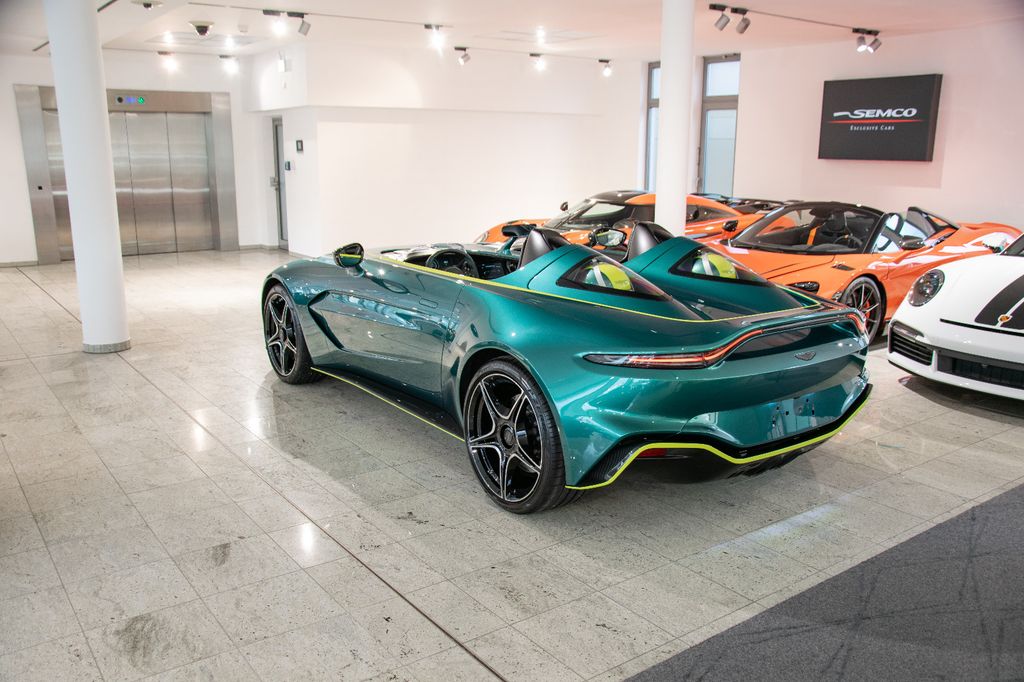 Aston Martin V12 Vantage