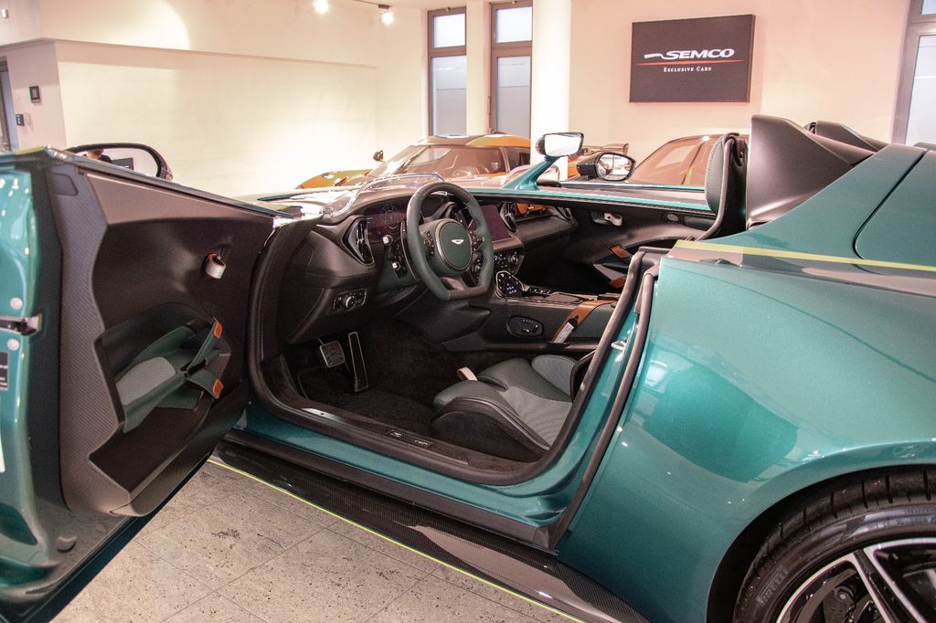 Aston Martin V12 Vantage