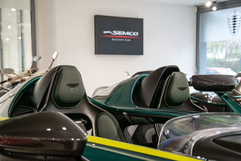 Aston Martin V12 Vantage