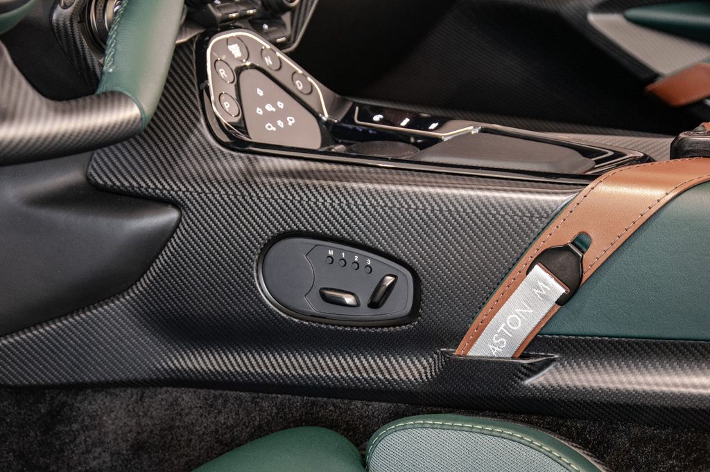 Aston Martin V12 Vantage