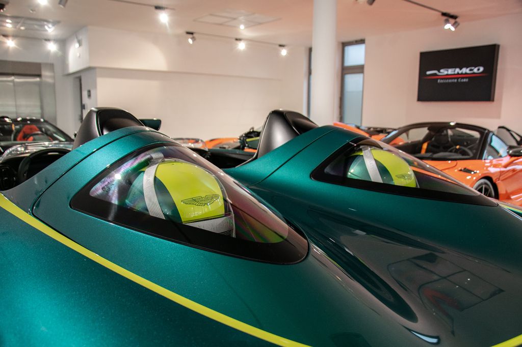 Aston Martin V12 Vantage