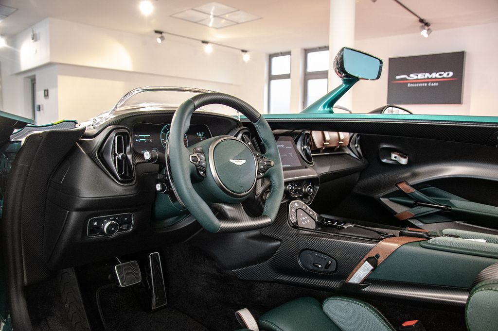 Aston Martin V12 Vantage