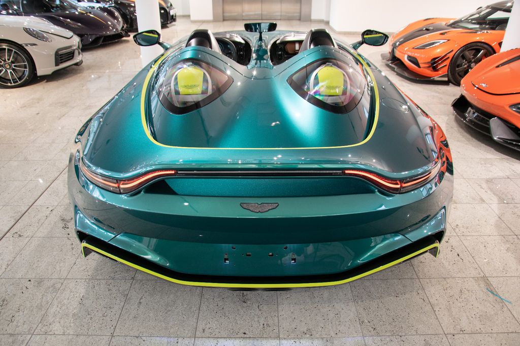 Aston Martin V12 Vantage