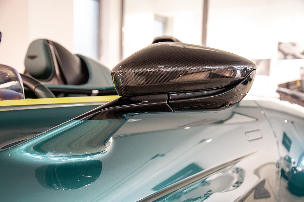 Aston Martin V12 Vantage