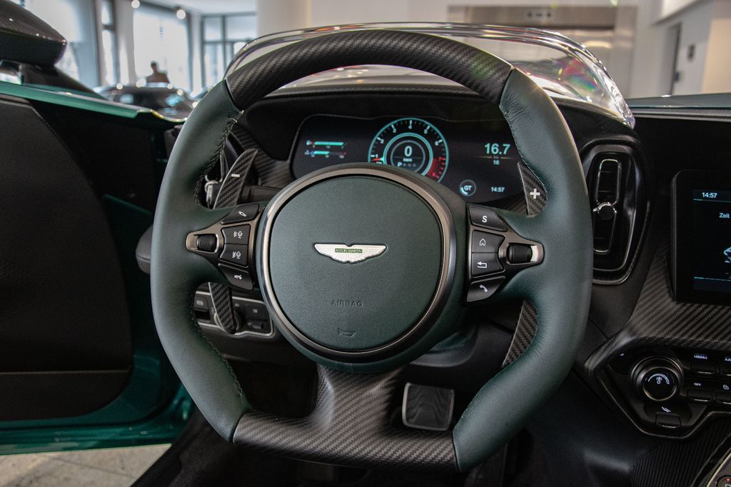 Aston Martin V12 Vantage