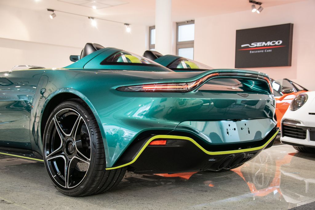 Aston Martin V12 Vantage