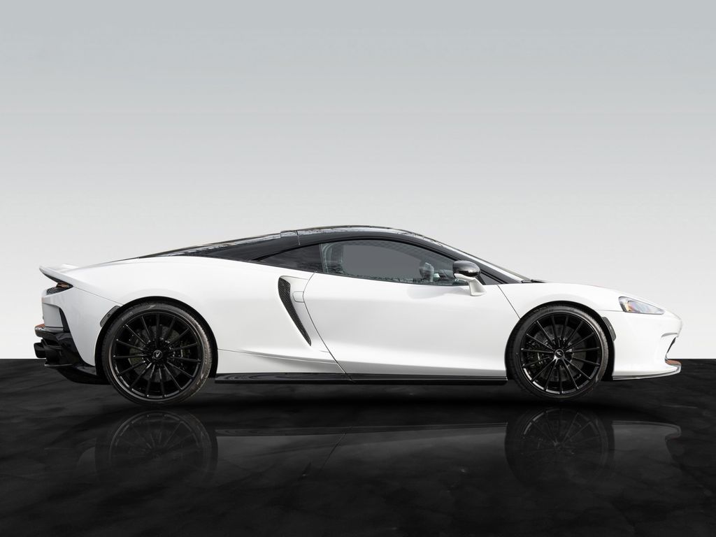 McLaren GT 2025