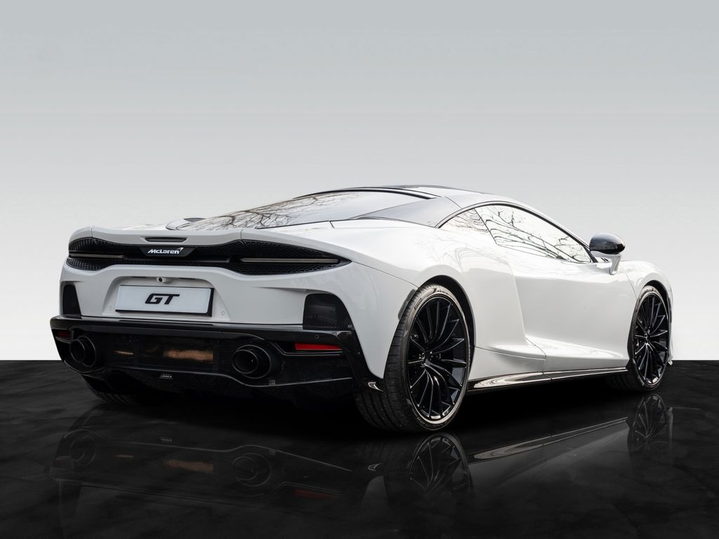 McLaren GT 2025
