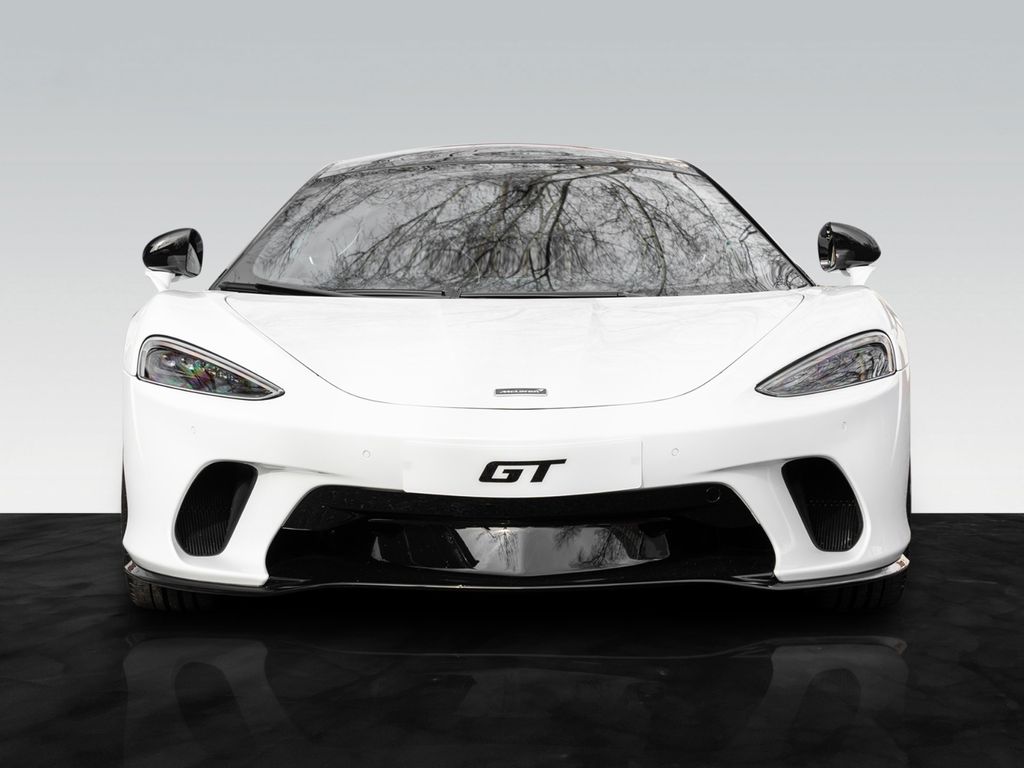 McLaren GT 2025