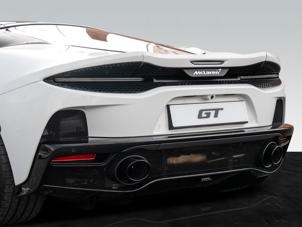 McLaren GT 2025
