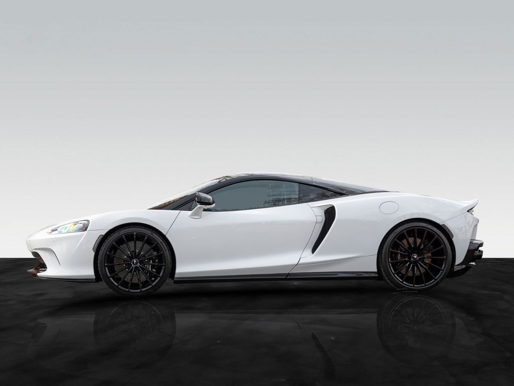 McLaren GT 2025
