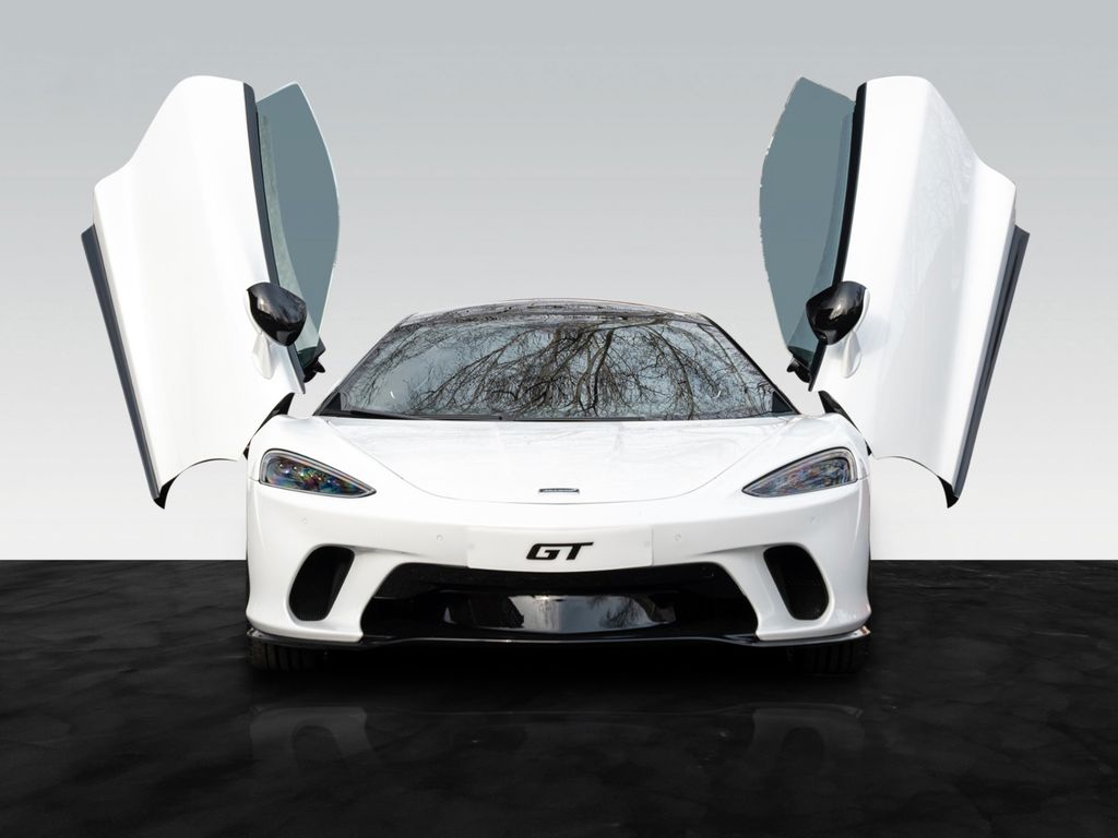 McLaren GT 2025
