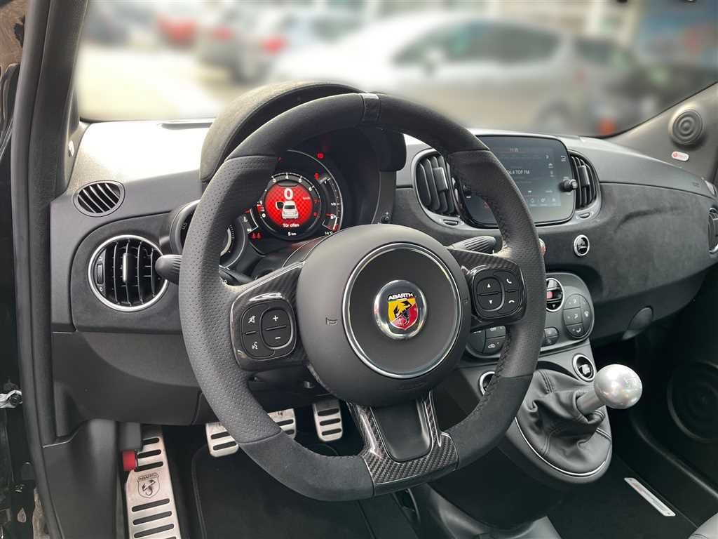 Abarth 695 2024