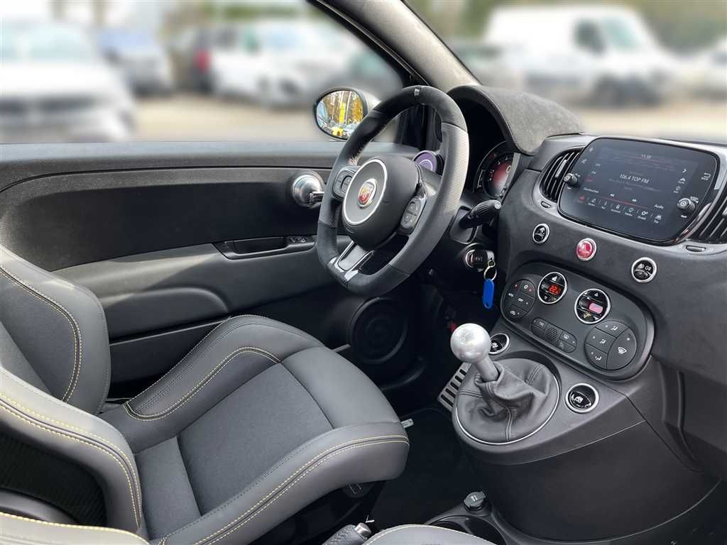 Abarth 695 2024
