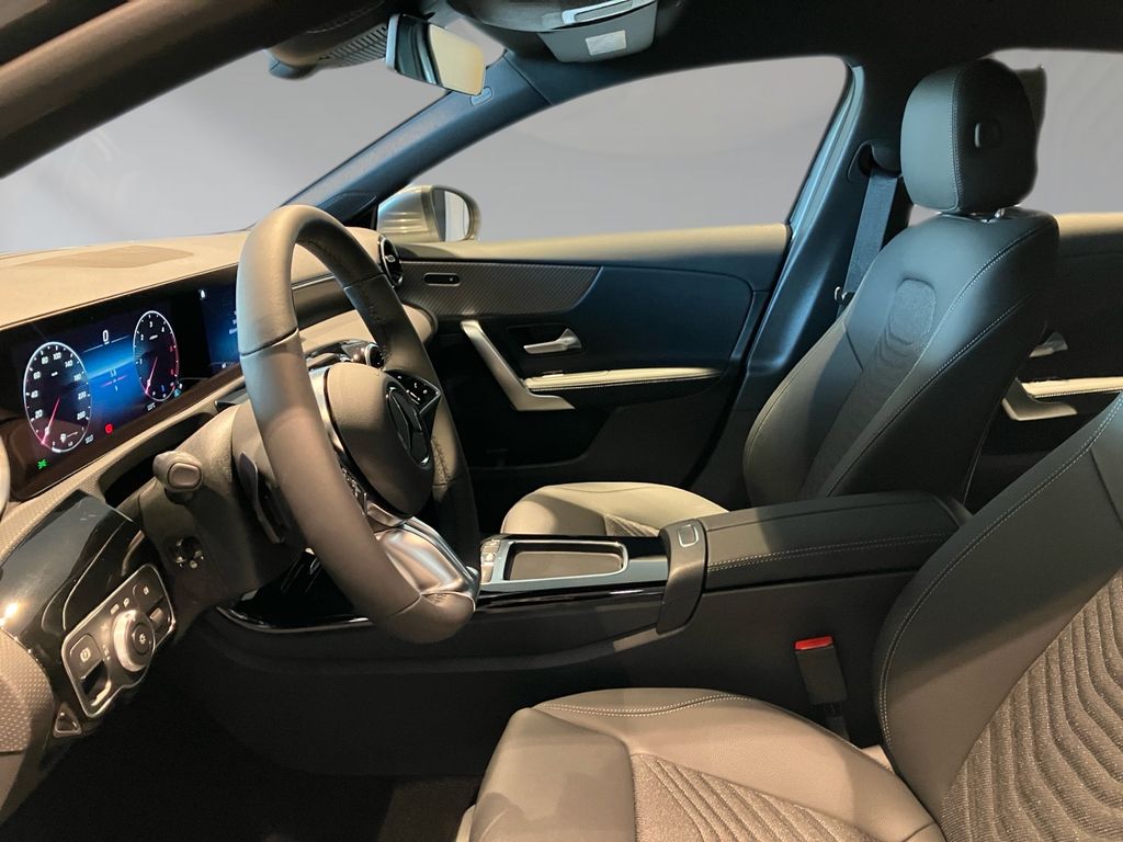 Mercedes-Benz A 180 2025