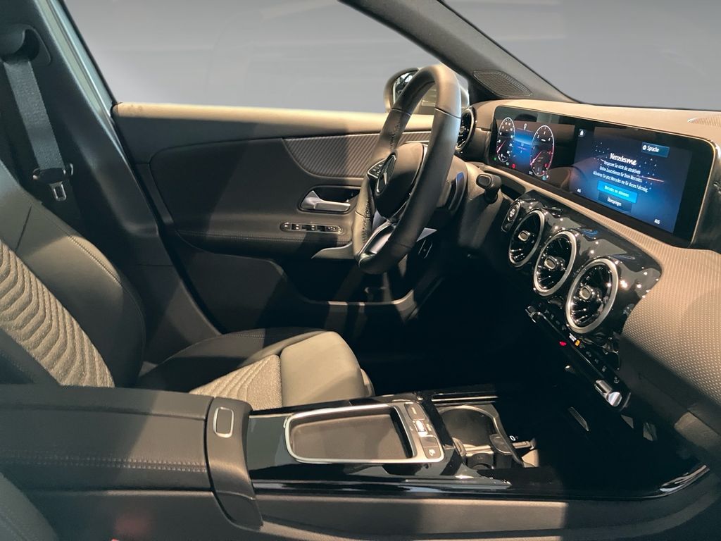 Mercedes-Benz A 180 2025