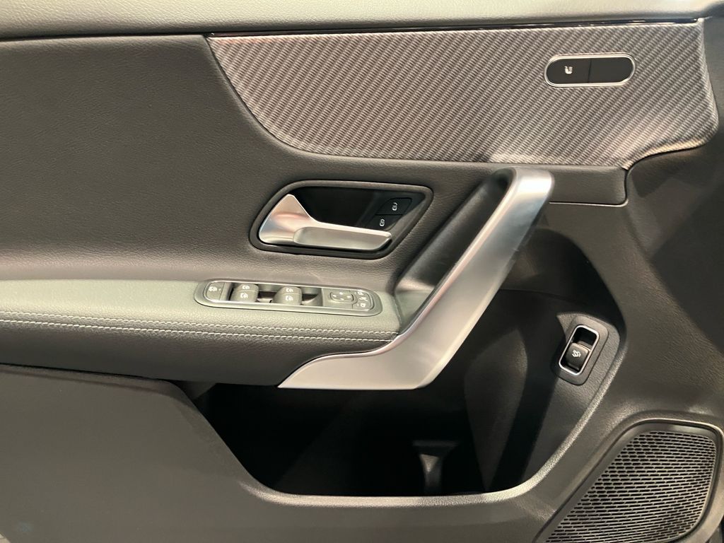 Mercedes-Benz A 180 2025