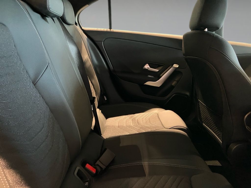 Mercedes-Benz A 180 2025