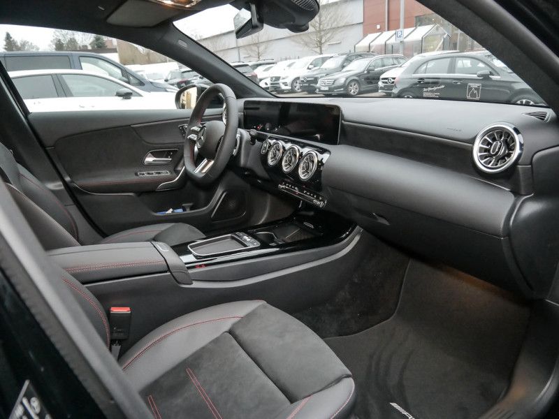 Mercedes-Benz A 200 2024