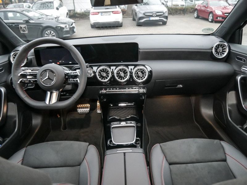 Mercedes-Benz A 200 2024