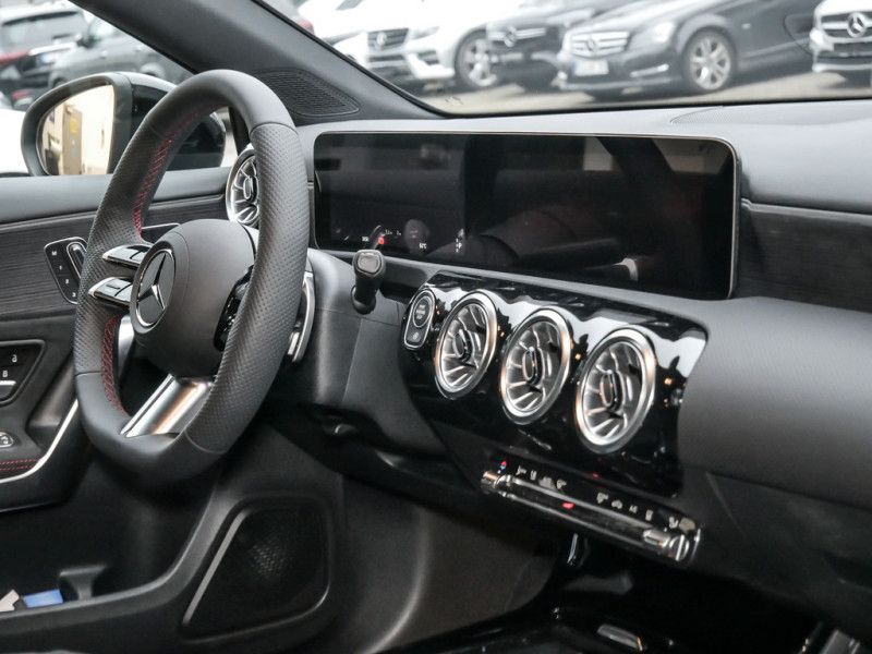 Mercedes-Benz A 200 2024