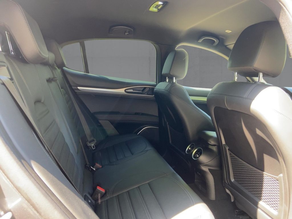 Alfa Romeo Stelvio 2021