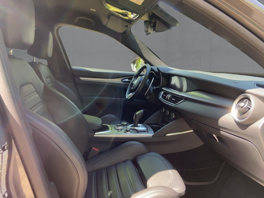 Alfa Romeo Stelvio 2021