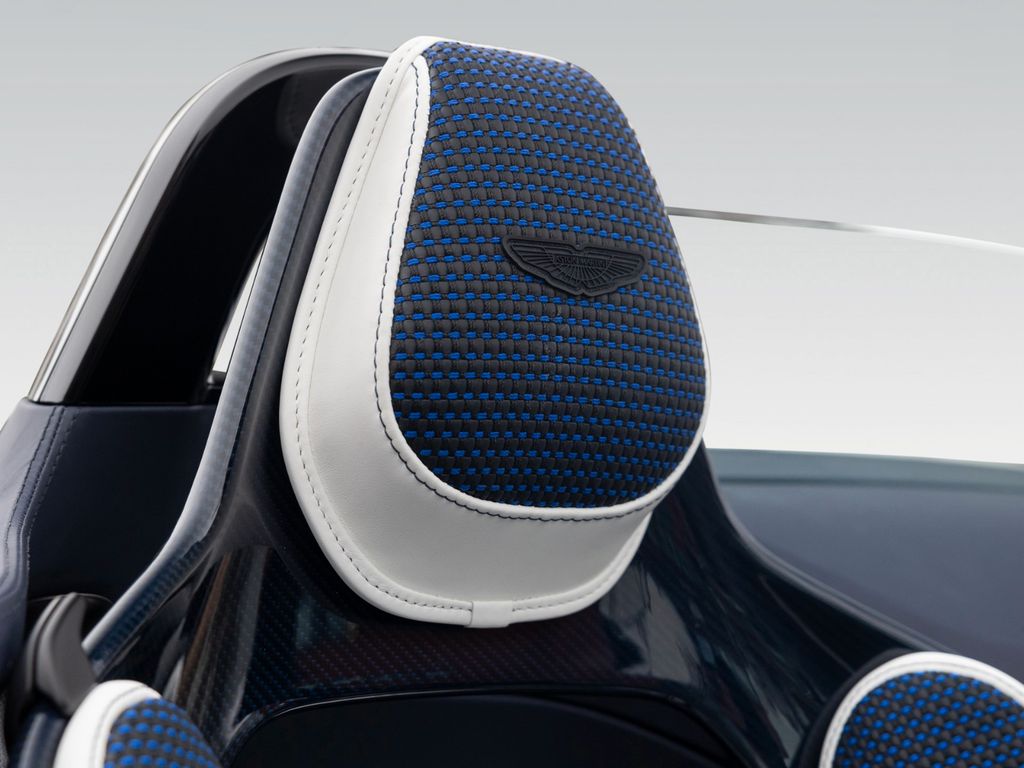 Aston Martin V12 Vantage 2023